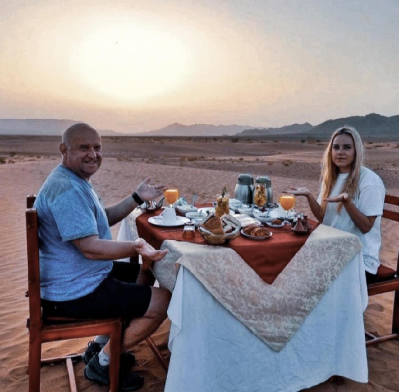 ホテル Merzouga Camel Luxury Camp エクステリア 写真